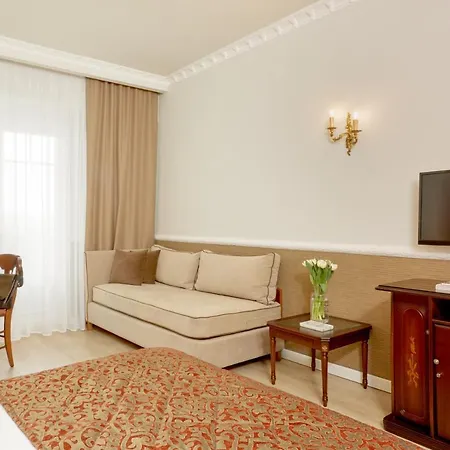 Grand Palace Hotel